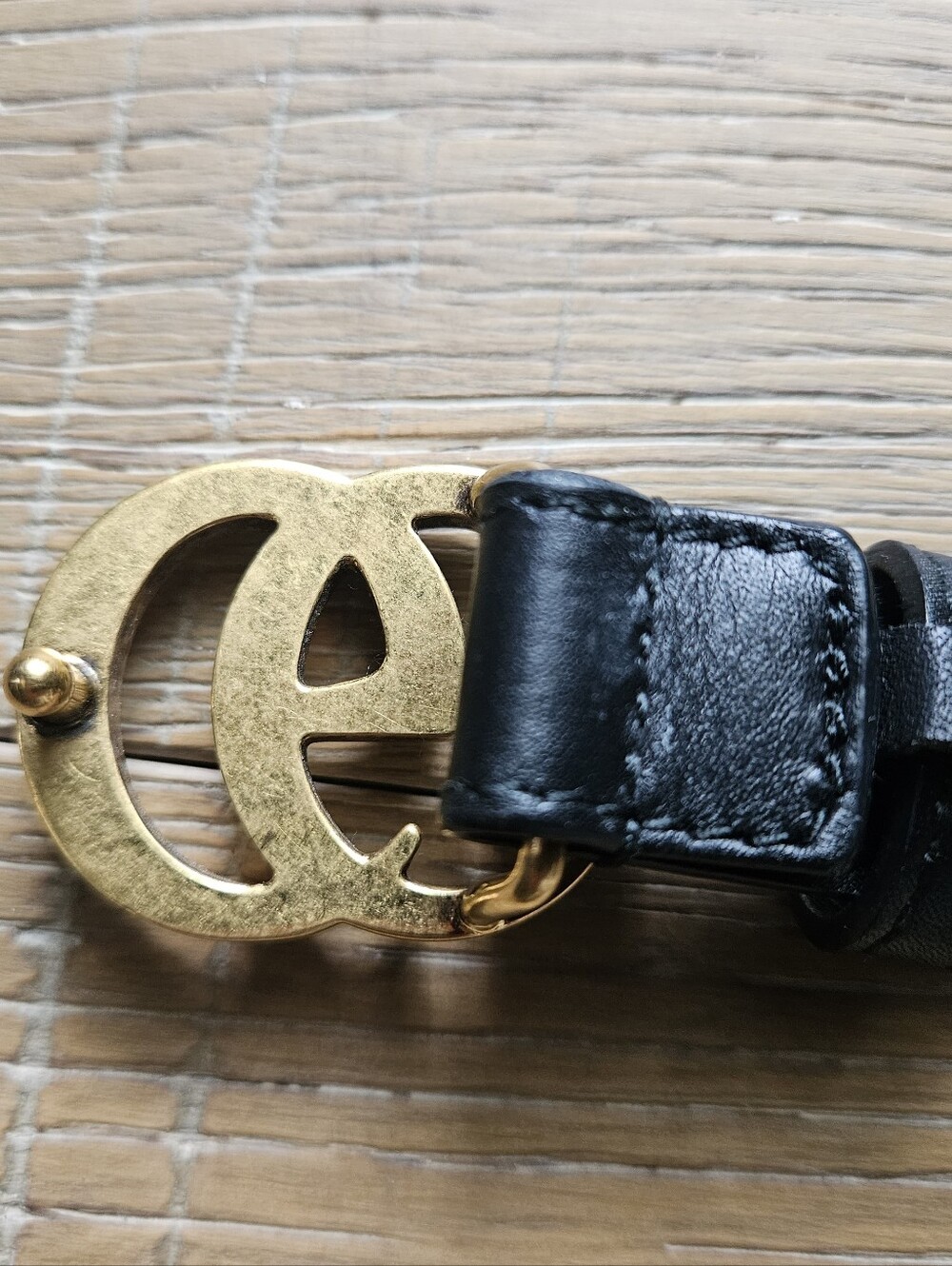 Gucci Black Leather Belt with Gold Hardware - Picture 5 of 8